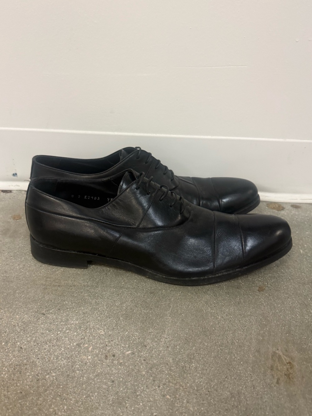 AUTHENTIC PRADA MENS CAP-TOE LEATHER OXFORD DRESS SHOES, SIZE US 9.5, BLACK